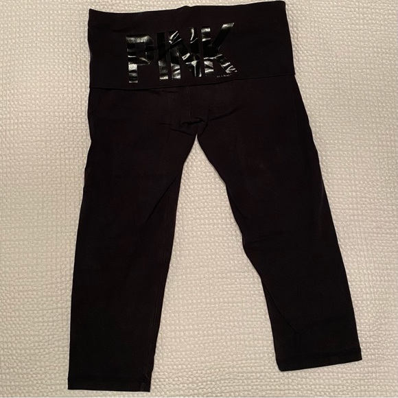 Victoria’s Secret | Pink | cropped yoga leggings - Picture 2 of 5